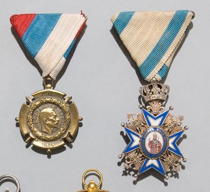 null Ordre de Saint-Sava (Serbie), croix en argent et émail blanc et bleu, avec ruban....