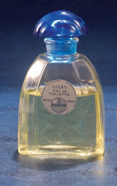 MOIRET - «Lilas» - (années 1930) Elégant flacon en verre incolore pressé moulé de...