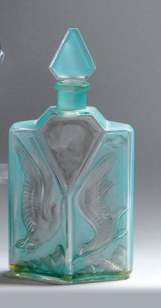 A.COSTEBELLE - «Mouettes» - (années 1920) Flacon à parfum typiquement Art déco en...