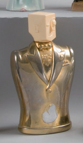 HIS - (1947 - Chicago) Elégant flacon figuratif en verre incolore pressé moulé entièrement...