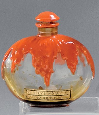 ISABEY - «Le Lys Noir» - (1927) Très rare flacon en verre incolore pressé moulé de...