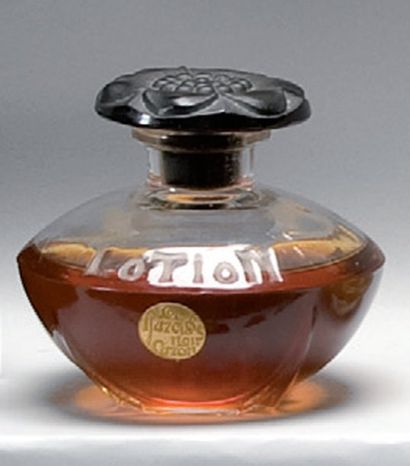 CARON - «Le Narcisse Noir» - (1911) Rare modèle «Lotion» en verre incolore pressé...