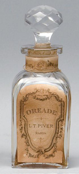 L.T.PIVER - «Oréade» - (1900) Flacon-carafon en cristal incolore pressé moulé de...