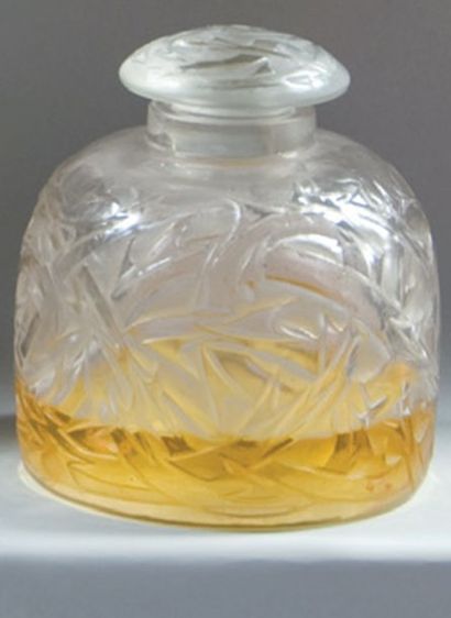 RENEE LALIQUE - «Epines» - (1920) Flacon en verre incolore pressé moulé légèrement...