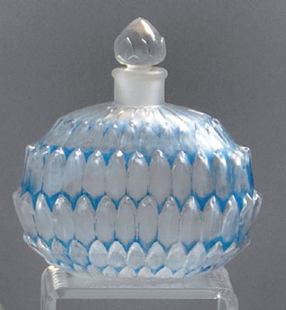 RENEE LALIQUE - «Amélie» - (1927) Flacon à parfum en verre incolore pressé moulé...