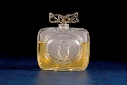 RENE LALIQUE «Méplat à deux figurines» - (1912) Spectaculaire flacon à parfum en...