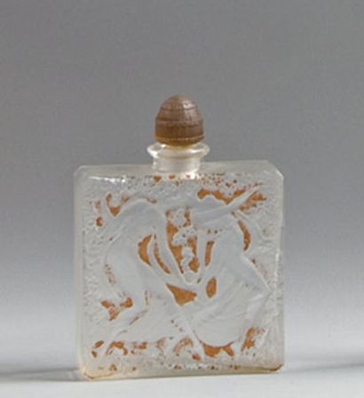 D'ORSAY - «l'Elégance» - (1920) Flacon en verre incolore pressé moulé de section...