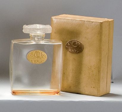 COTY - «L'Or» - (années 1910) Présenté dans son coffret titré, flacon en verre incolore...
