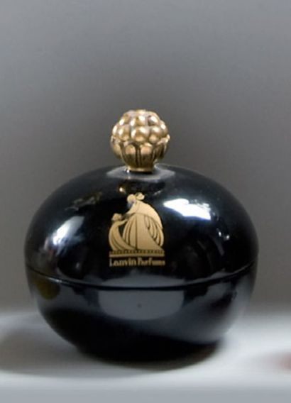 LANVIN PARFUMS - (années 1990) Réédition du poudrier «boule noire» en verre opaque...