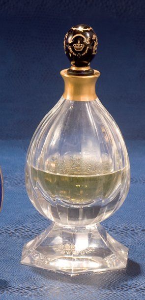 EDITION CRISTAL SAINT LOUIS POUR FABERG?- (1997) Flacon en cristal incolore pressé...