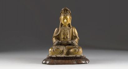 null BODHISATTVA en bronze doré, représenté assis dans l'attitude de méditation....