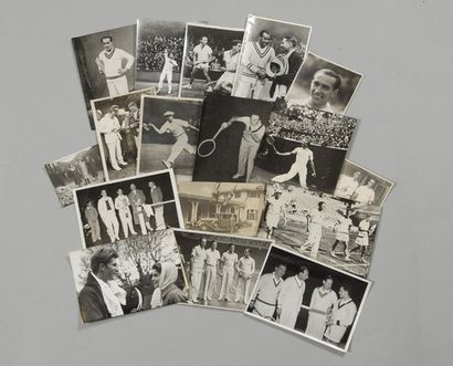 null Ensemble de 19 photographies originales de presse, entre 1927 et 1960 avec Cochet,...