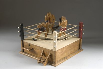 null Boete à tiroir représentant un combat de boxe sur le ring. Personnages en bois...