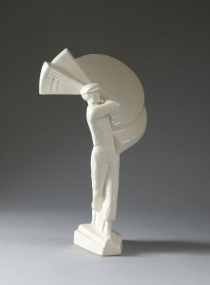 null Statue en faÔence craquelée de St Clément. 'Le swing'. Haut. 45 cm.