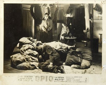 null Photographie noir et blanc (25 x 20,5 cm) du film mexicain "Opio la droga maldita"...
