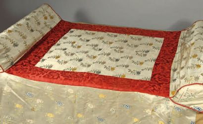null Courtepointe en housse pour un lit d'alcôve, début XIXe siècle, dans un satin...