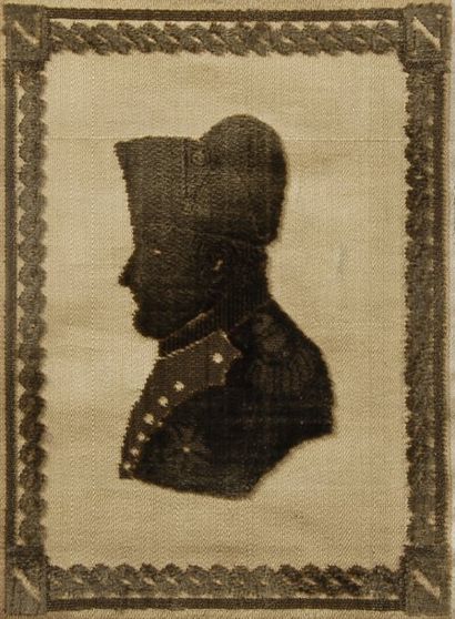 null Napoléon, portrait tissé, début XIXe siècle, velours cisele brun, fond satin...