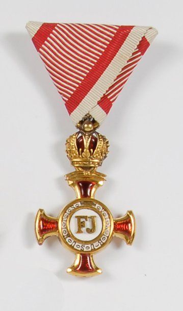null Autriche - Ordre du mérite - Croix de chevalier de 1ère classe. Or, émail, avec...