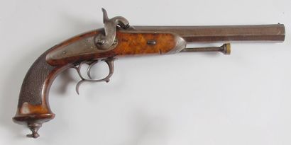 null Pistolet réglementaire, modèle 1822. Platine de la manufacture de Maubeuge,...
