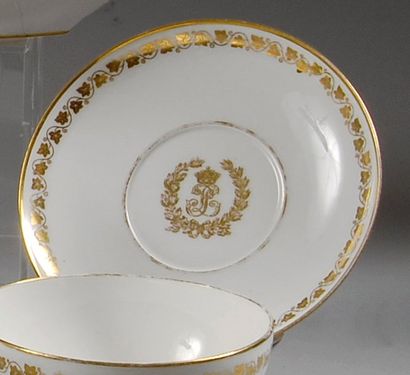 null Lot de deux sous-tasses en porcelaine blanche du Service des Princes à décor...