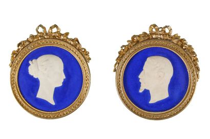 null Napoléon III, empereur des Français. Paire de portraits médaillons ronds, en...