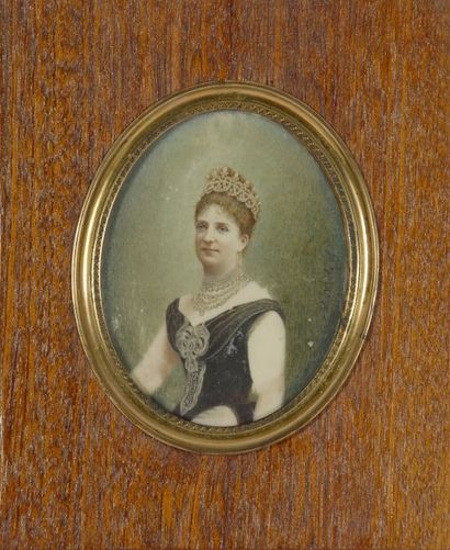 null Marguerite de Savoie, reine d'Italie (1851-1926). Portrait miniature ovale peint...