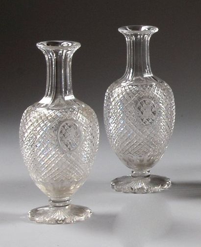 null Achille Fould (1800-1867). Paire de belles carafes en cristal taillé et gravé...