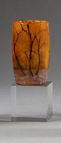 DAUM Vase ovoïde, épreuve en en verre marbré jaune et orange, décor gravé à l'acide...