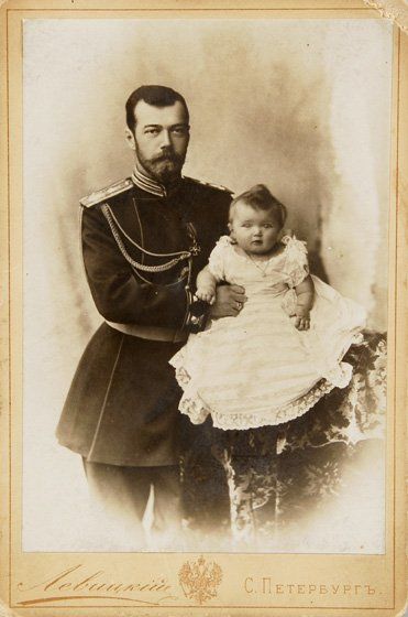 Nicolas II, empereur de Russie. Portrait photographique de Levitsky à Saint-Pétersbourg,...