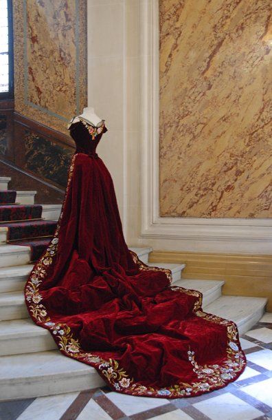 null Traîne de dame d'honneur des Impératrices de Russie, en velours de soie couleur...