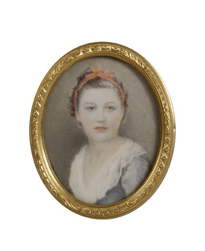 null Portrait miniature sur ivoire, de forme ovale, représentant une jeune femme...