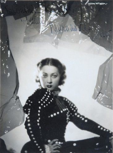 BARONOVA Irina (1919-2008). Portrait photographique de Battles avec dédicace autographe...