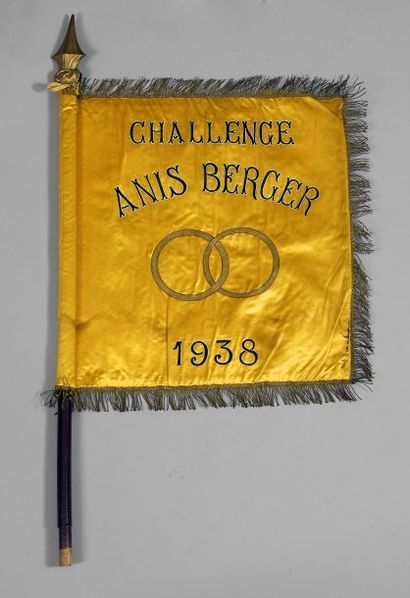 null Fanion en satin de jeux de Boules. «Challenge Anis Berger 1938». Dim. 47 x 50...