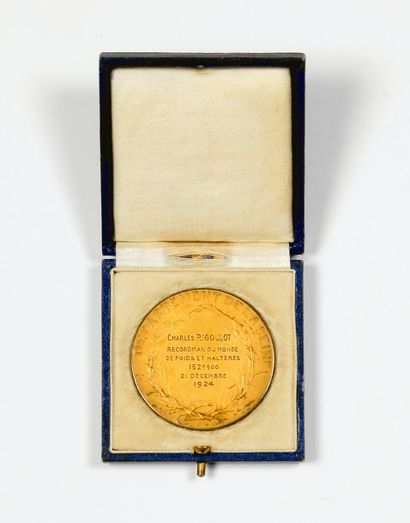 null Médaille attribuée à Charles Rigoulot pour son record du Monde de poids et haltères....