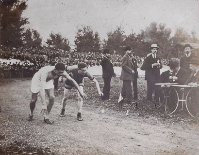 null Photo du match entre Jean Bouin et Bouchard le 22 octobre 1911. Dim. 24 x 30....