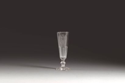 null Louis-Philippe, roi des Français. Flûte à champagne en cristal gravé au centre...
