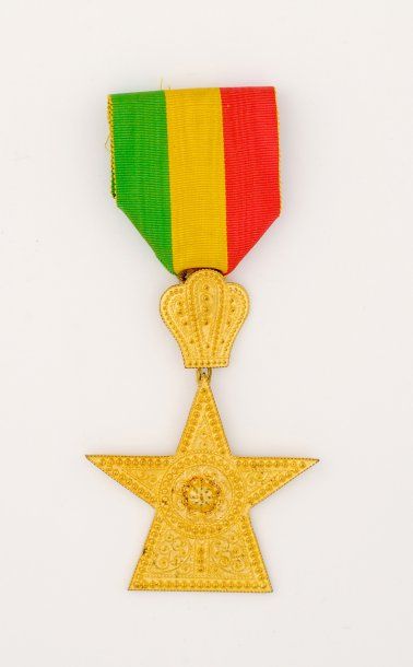 null Ordre de l'étoile d'Ethiopie, insigne chevalier en métal doré, présenté dans...