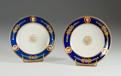 null Louis-Philippe, roi des Français. Lot de deux assiettes plates en porcelaine...