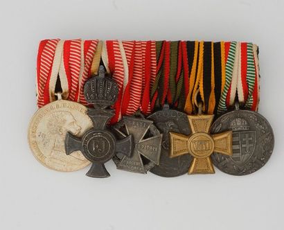 Autriche. Barrette contenant six décorations de la guerre 1914-1918, dont la Grande...