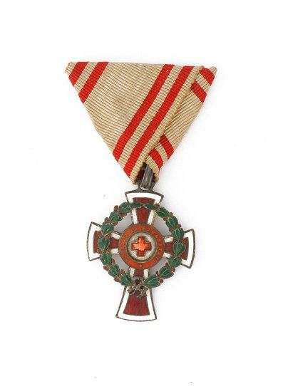 Autriche. Lot de deux médailles, croix de 12 ans de service, en métal doré avec son...
