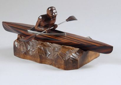 Sculpture en bois de macassar. «Le Kayak»....