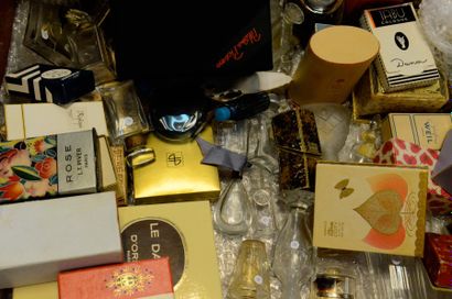 null Divers parfumeurs, Lot comprenant 102 flacons de différents parfumeurs : Worth,...