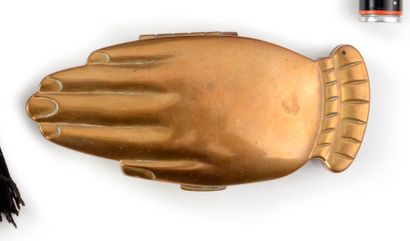 null Volupté – « Golden Gesture » - (1949 – Etats-Unis).

Elégant poudrier en laiton...