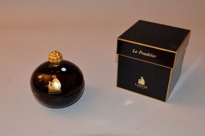 null Lanvin parfums, le poudrier réédition de 1990 présenté dans son coffret cubique...