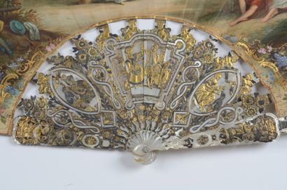 null La leçon de flûte, vers 1870-1880
Eventail plié, feuille en peau peinte à la...