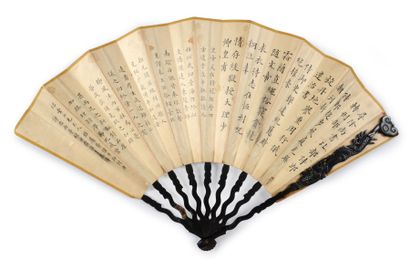null Zhong Kui ivre, Chine, vers 1900
Eventail plié, feuille double en papier orné...