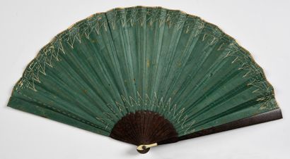 null Eventail royaliste, vers 1800-1815
Eventail plié, feuille en soie verte ornée...