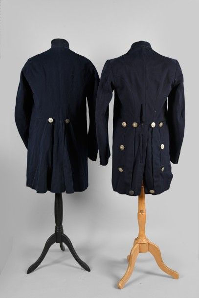 null Tenues de gens de maison, fin du XIXe siècle, veste de livrée et 3 manteaux...