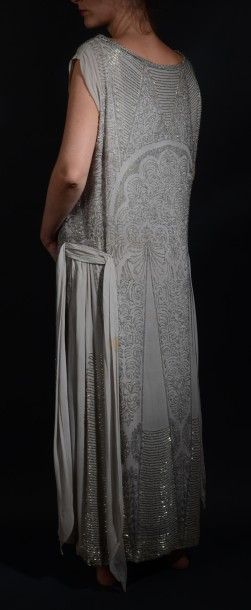 null Robe du soir, Haute-couture, vers 1920-1925, robe sans manches en mousseline...
