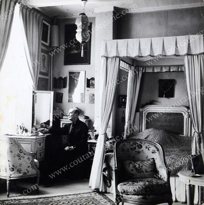 BEATON Cecil (1904-1980) 
Portait photographique représentant le prince Félix Youssoupoff...